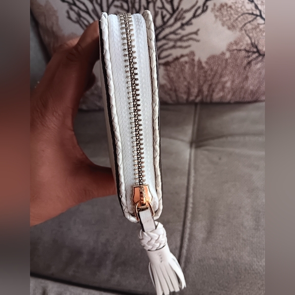 Tory Burch Cream Leather Wallet NWOT - Picture 6 of 11